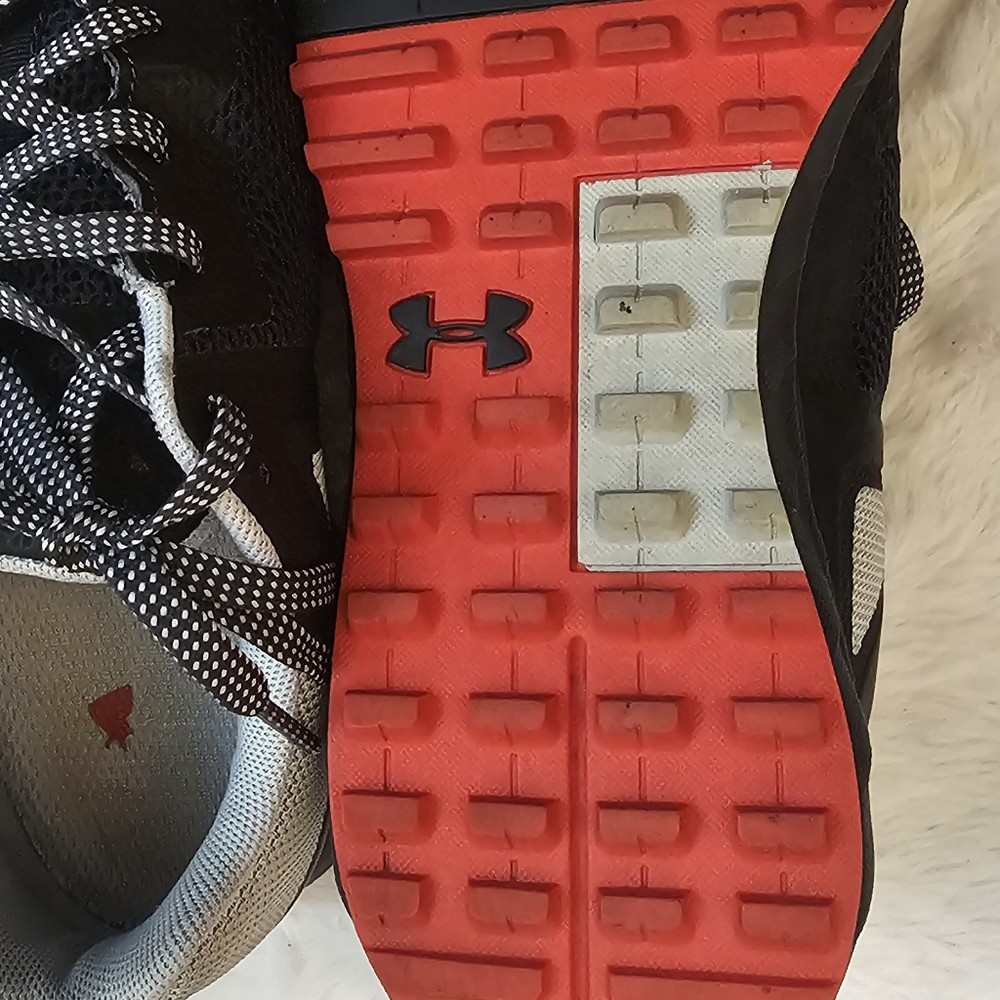 Ladies tennis shoes